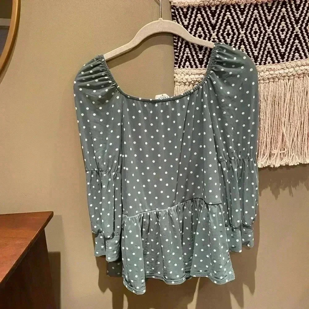 EMBER SAGE GREEN POLKA DOT RUFFLE TOP M - Picture 3 of 4